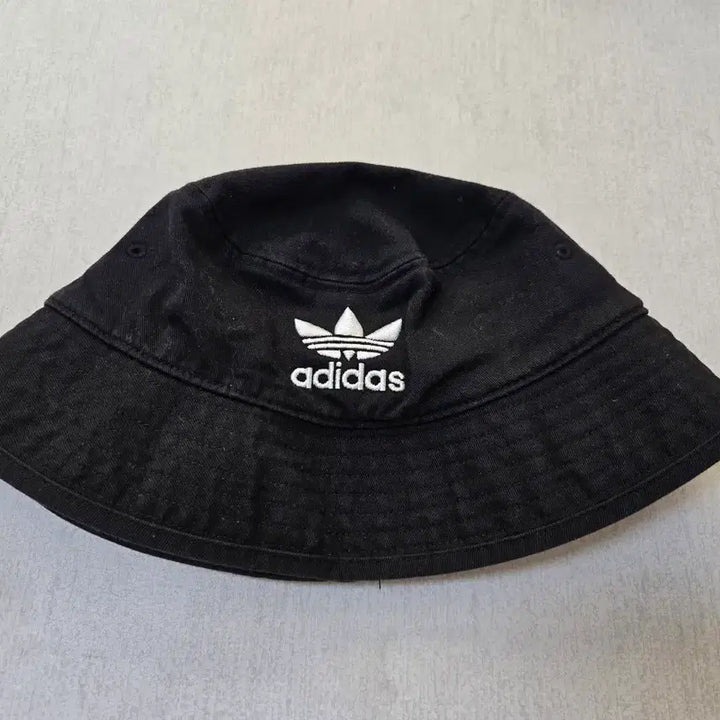 [SOLD OUT] 아디다스 블랙 버킷햇 모자