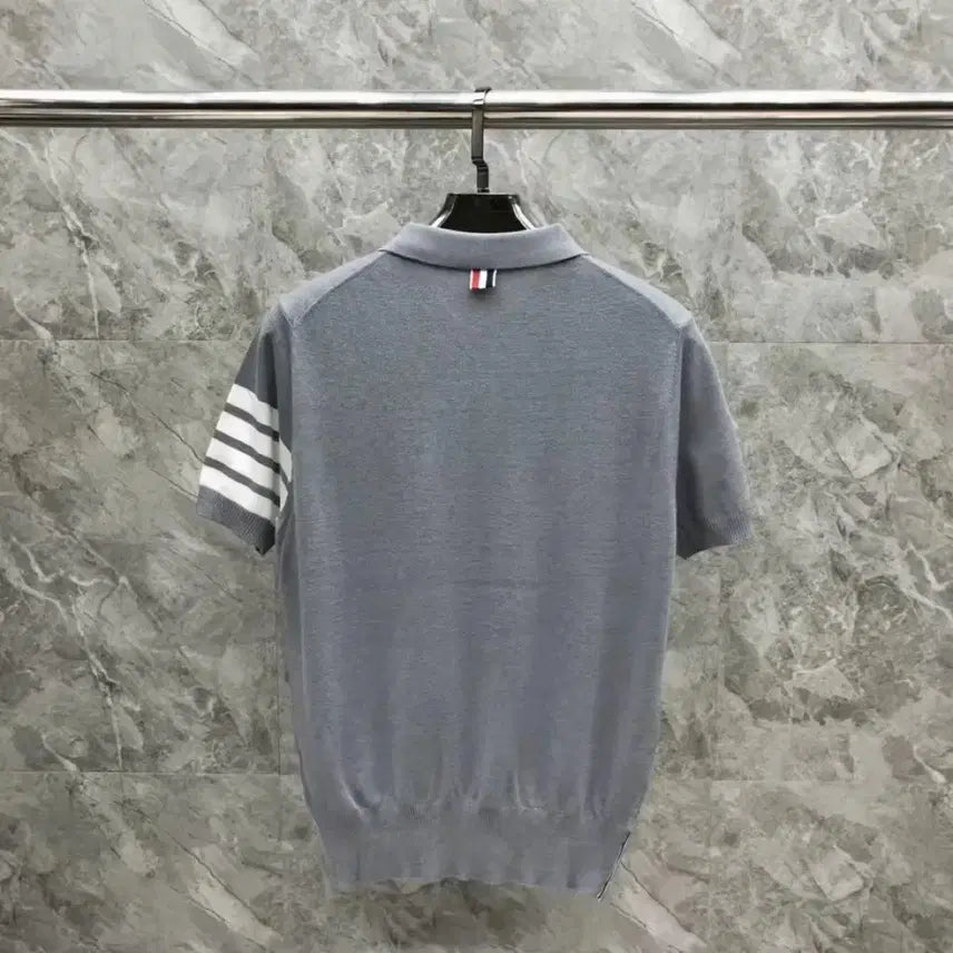 [SOLD OUT] 톰브라운 회색 삼선 반팔 카라 니트