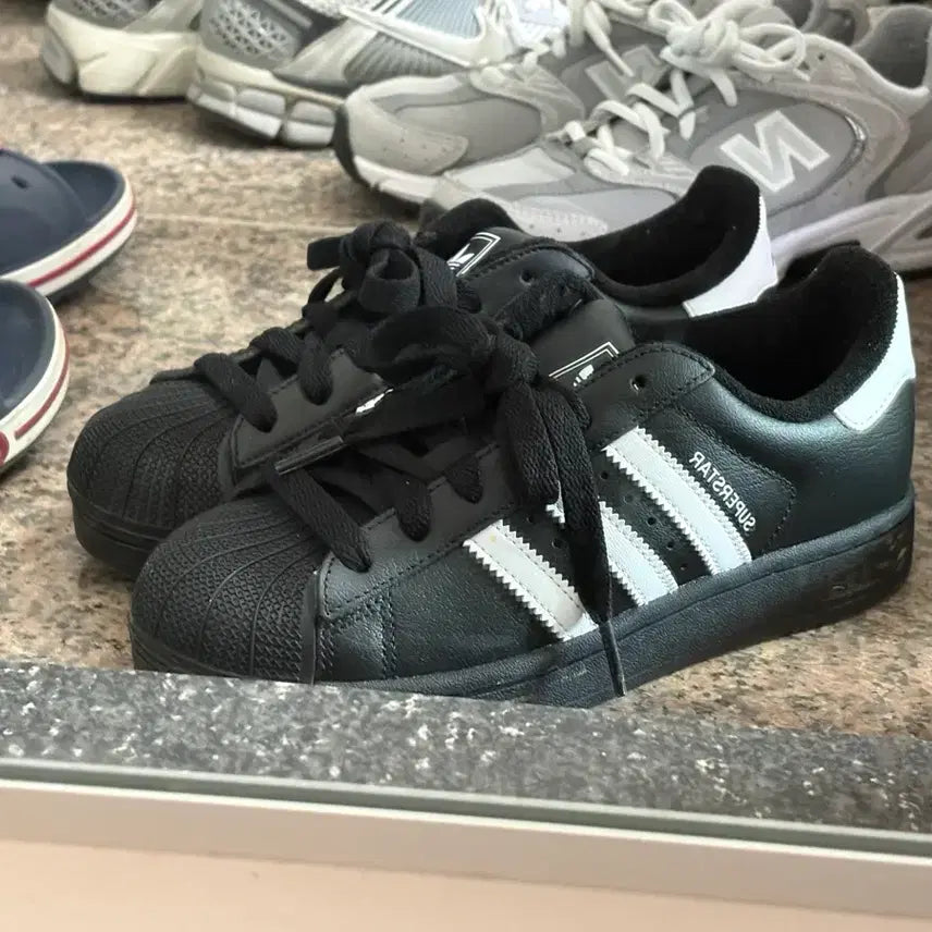 [BUNJANG] Adidas Superstar Black 235 Sneakers / 아디다스 슈퍼스타 블랙 235 한번착용 박스있음