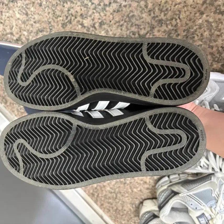 [BUNJANG] Adidas Superstar Black 235 Sneakers / 아디다스 슈퍼스타 블랙 235 한번착용 박스있음
