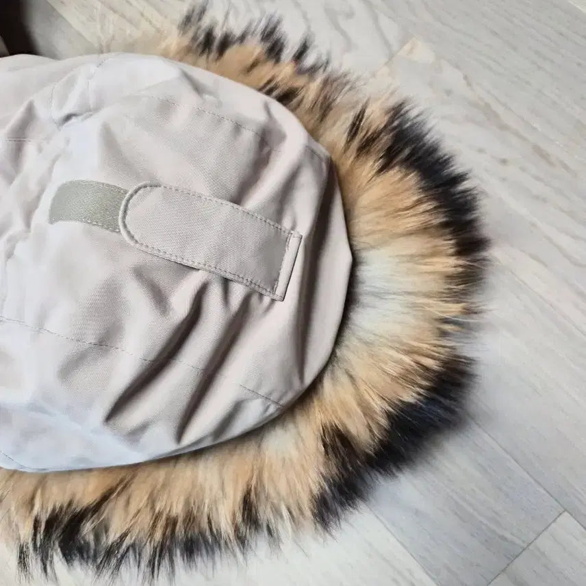 [BUNJANG] Montbell Hooded Fur Padding Ivory Jacket / 몽벨 후드 퍼 패딩 아이보리