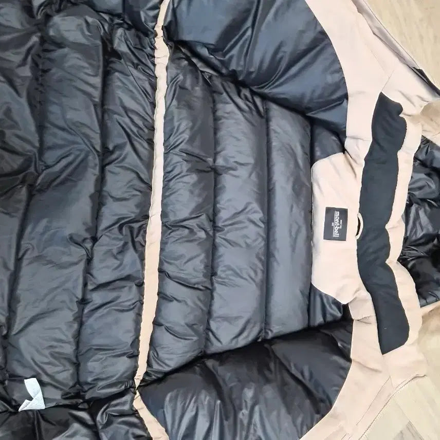 [BUNJANG] Montbell Hooded Fur Padding Ivory Jacket / 몽벨 후드 퍼 패딩 아이보리