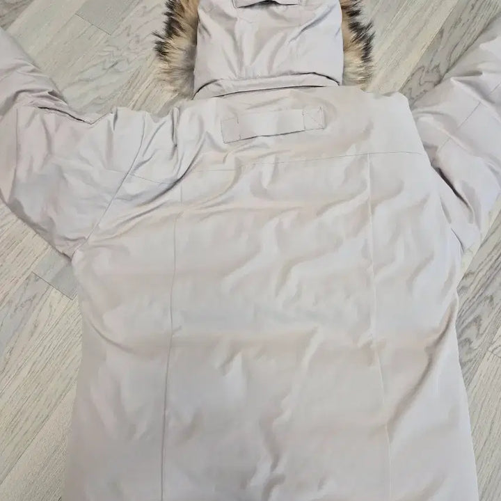 [BUNJANG] Montbell Hooded Fur Padding Ivory Jacket / 몽벨 후드 퍼 패딩 아이보리