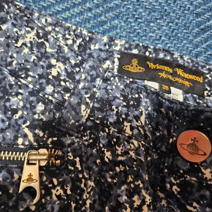 [BUNJANG] Vivienne Westwood Flower Print Shorts / 비비안웨스트우드 플라워 프린트 반바지