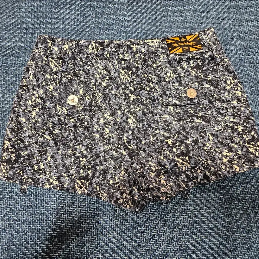 [BUNJANG] Vivienne Westwood Flower Print Shorts / 비비안웨스트우드 플라워 프린트 반바지