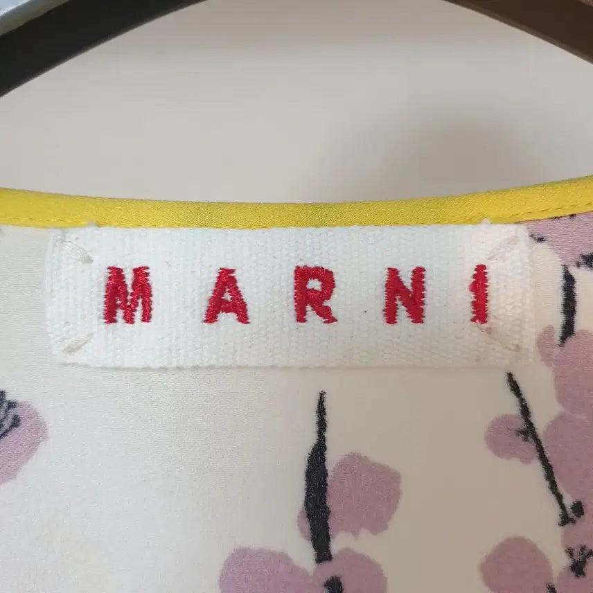 [BUNJANG] MARNI Archive Silk Cherry Blossom Pattern Crop Blouse / 명품 MARNI 마르니 아카이브 실크 벚꽃패턴 날개소매 크롭 블라우스