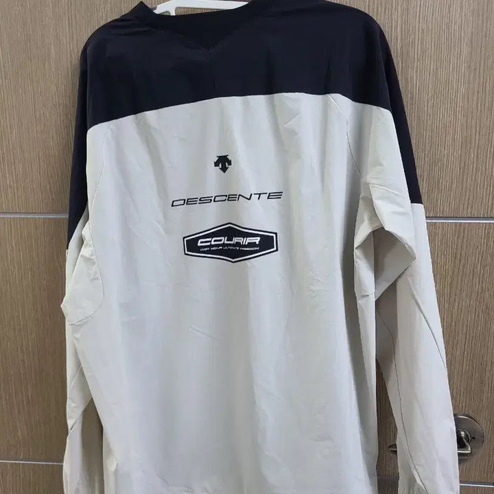 [BUNJANG] Descente Black/Ivory Color Block Windbreaker Long Sleeve T-Shirt / 데상트 블랙/아이보리 배색 긴팔 바람막이 티셔츠