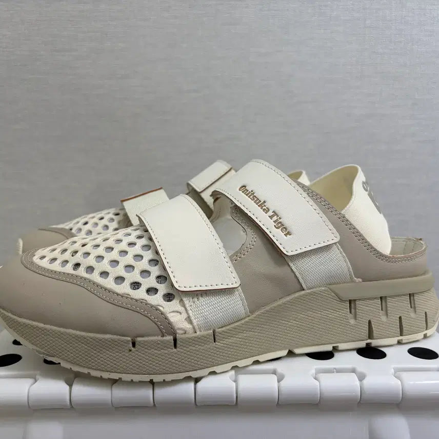 [SOLD OUT] 오니츠카타이거 레빌락 샌들 250