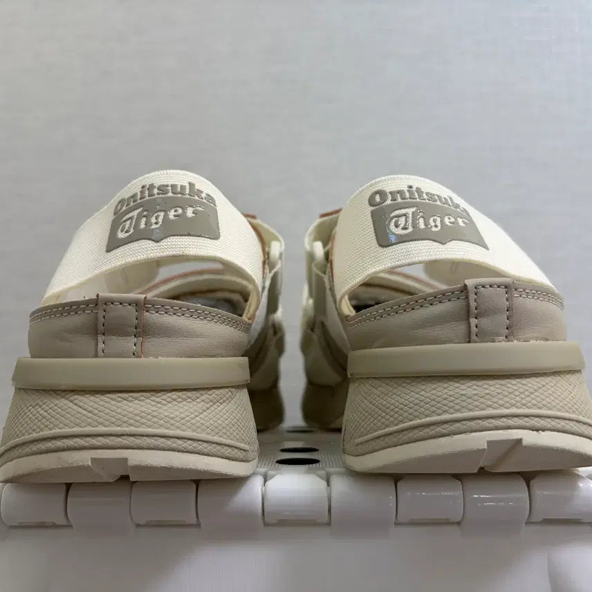[SOLD OUT] 오니츠카타이거 레빌락 샌들 250