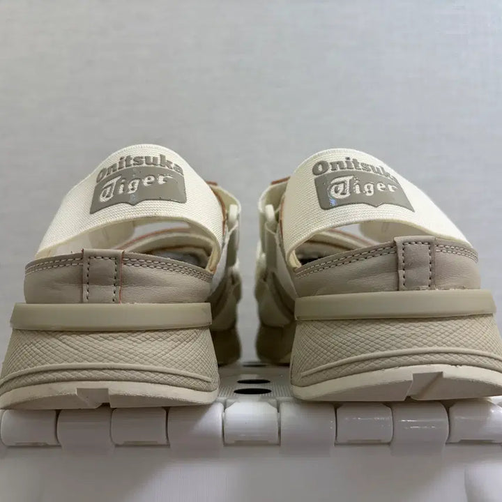 [SOLD OUT] 오니츠카타이거 레빌락 샌들 250