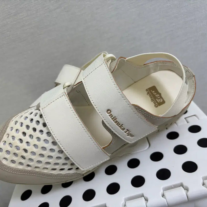 [SOLD OUT] 오니츠카타이거 레빌락 샌들 250