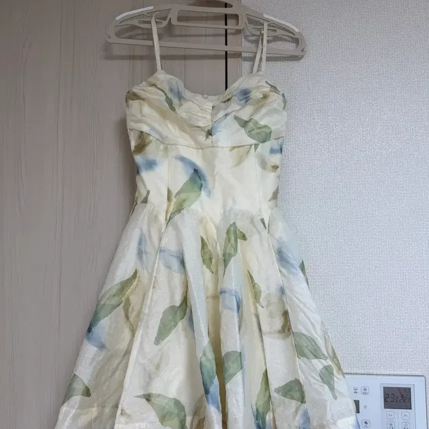 [BUNJANG] Sindeun Fresh Sleeveless Mini Dress / 신스덴 프레쉬 슬리브리스 미니원피스