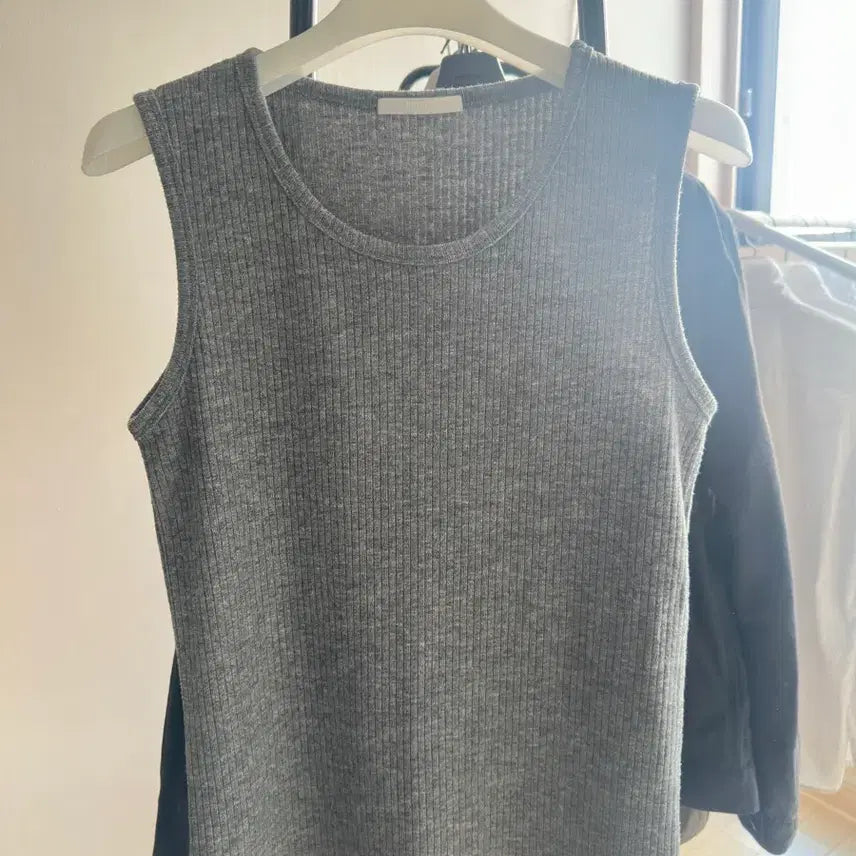 [BUNJANG] Divein Sleeveless Top Gray Size 2 / 다이브인 슬리브리스 멜란지 그레이 2사이즈