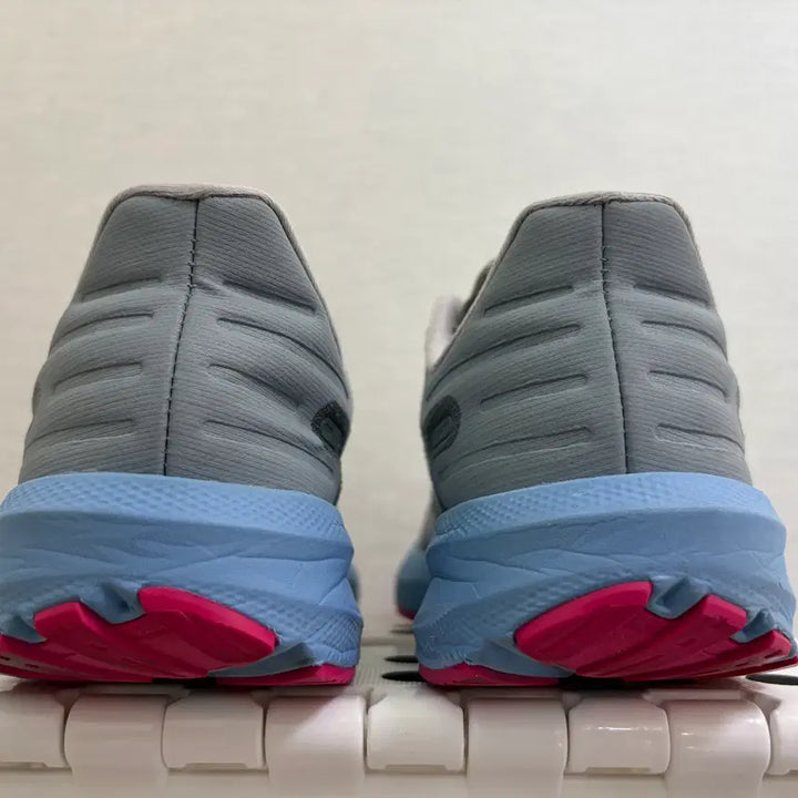 [SOLD OUT] 브룩스 런치9 런닝화 250