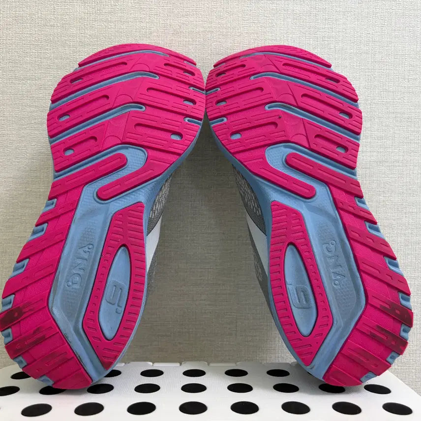 [SOLD OUT] 브룩스 런치9 런닝화 250