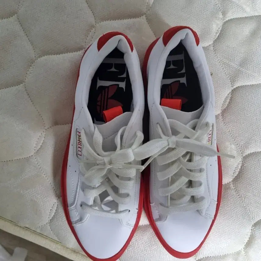 [SOLD OUT] 아디다스 x 피오루치 슬림 트레이너 화이트/레드