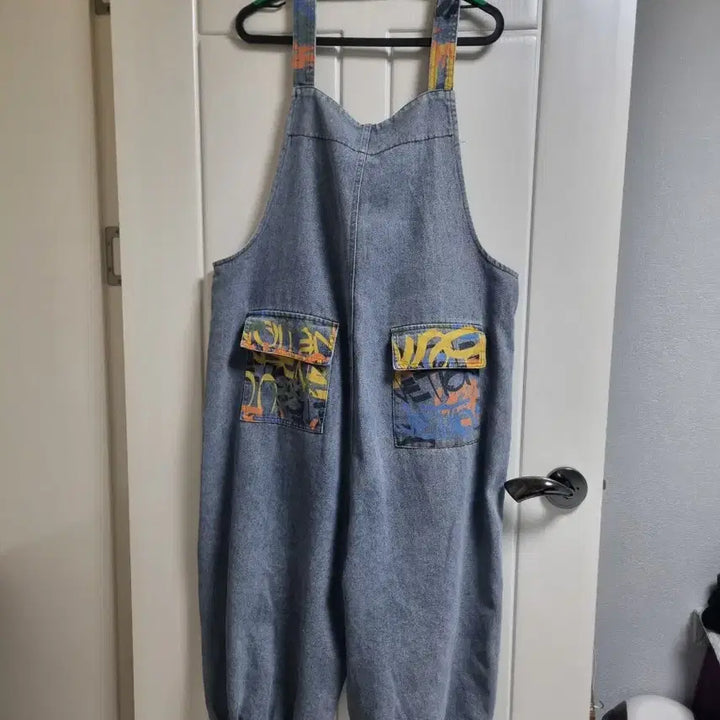 [SOLD OUT] 데님 그래피티 멜빵바지(허리품이 커서큰어냐들까지도)