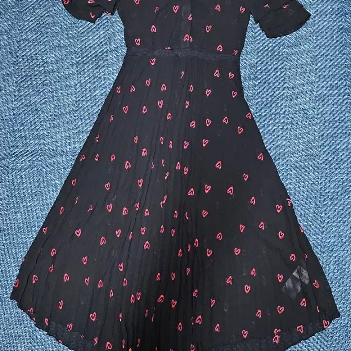 [BUNJANG] Maje Black Heart Pattern Pleated Long Dress / 마쥬블랙 하트 패턴 반팔 롱 원피스