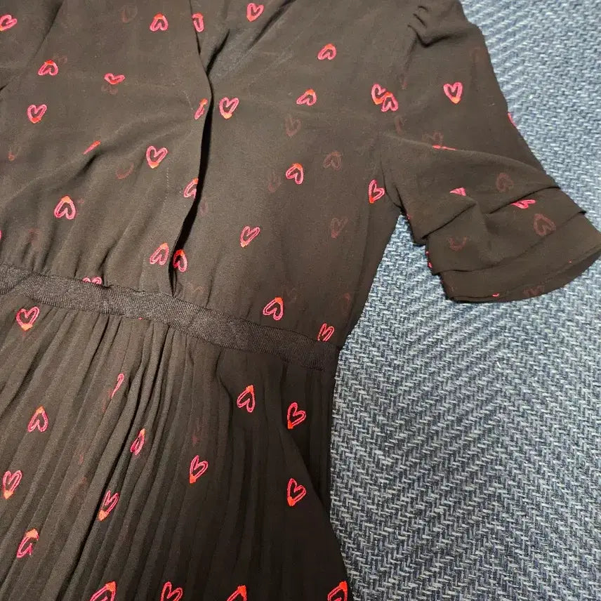 [BUNJANG] Maje Black Heart Pattern Pleated Long Dress / 마쥬블랙 하트 패턴 반팔 롱 원피스