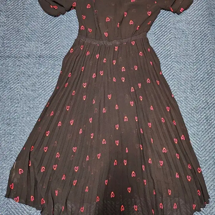 [BUNJANG] Maje Black Heart Pattern Pleated Long Dress / 마쥬블랙 하트 패턴 반팔 롱 원피스