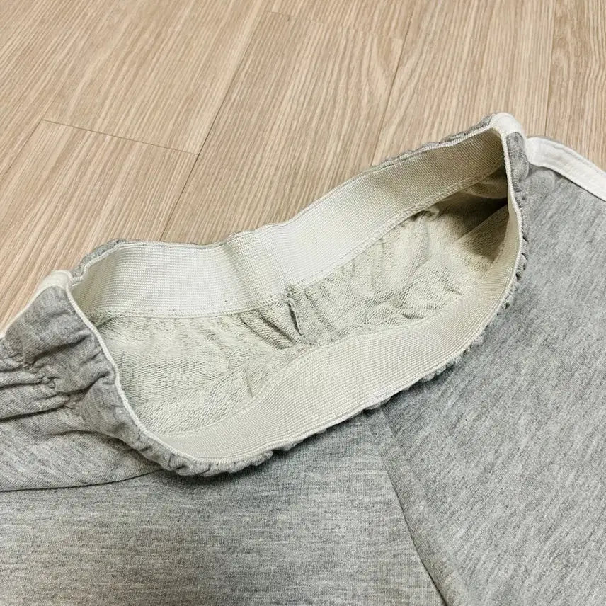 [SOLD OUT] 새상품// 회색 돌핀 트레이닝 반바지