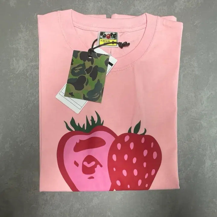 [BUNJANG] BAPE Strawberry T-shirt Pale Pink M / (할인)BAPE 베이프 스트로베리 반팔 티셔츠 페일 핑크 M