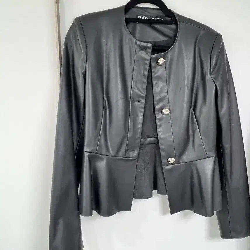 [SOLD OUT] ZARA 블랙 페플럼 레더 자켓 xs