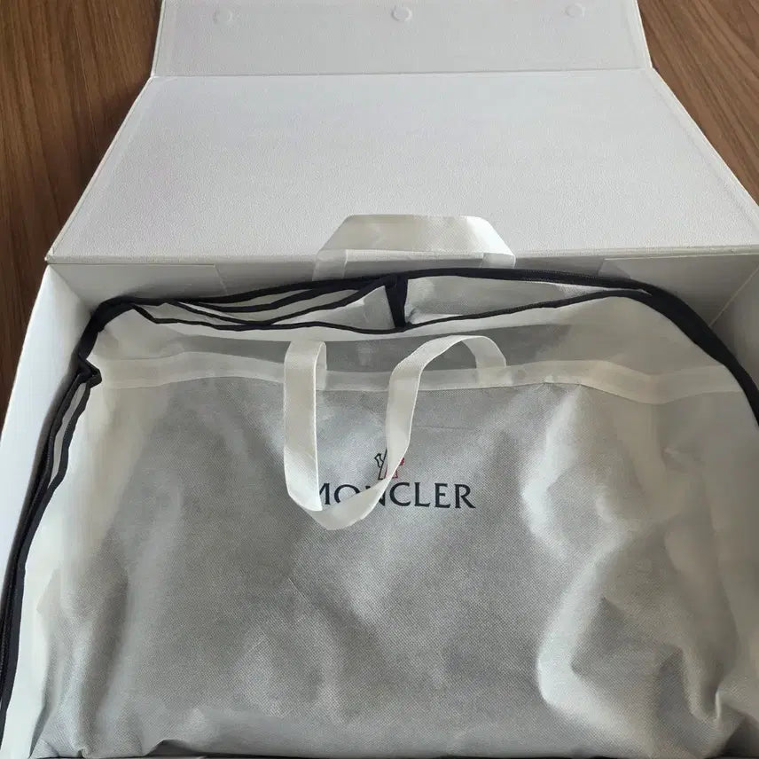 [BUNJANG] Moncler Black Windbreaker Jacket / 몽클레어 블랙 바람막이 자켓