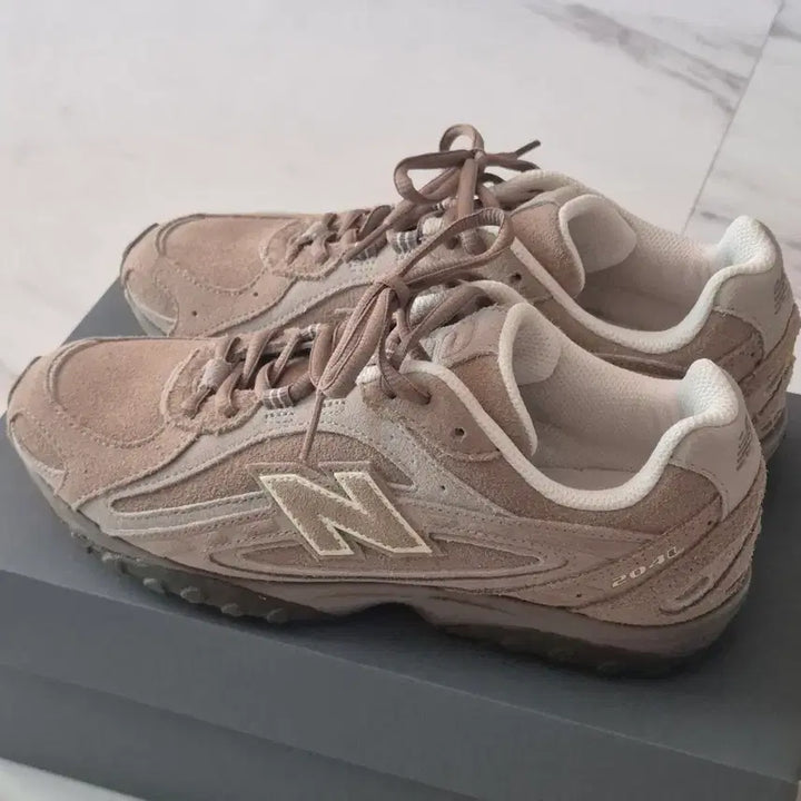 [BUNJANG] New Balance 204L Suede Mushroom Arid Stone Sneakers / 뉴발란스 204L 스웨이드 머쉬룸 애리드 스톤 U204LMMA 240