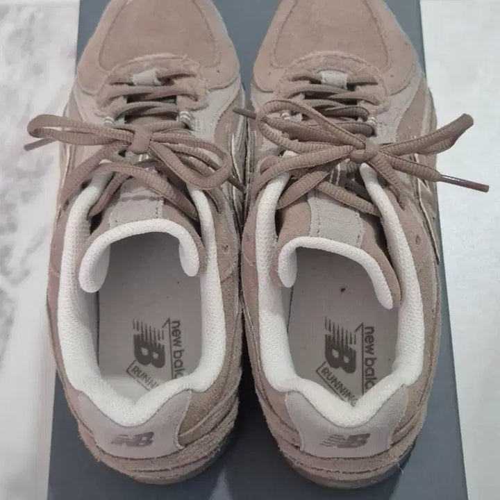 [BUNJANG] New Balance 204L Suede Mushroom Arid Stone Sneakers / 뉴발란스 204L 스웨이드 머쉬룸 애리드 스톤 U204LMMA 240