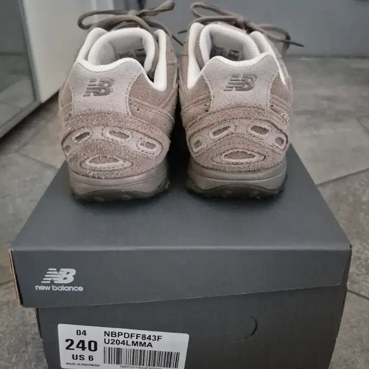 [BUNJANG] New Balance 204L Suede Mushroom Arid Stone Sneakers / 뉴발란스 204L 스웨이드 머쉬룸 애리드 스톤 U204LMMA 240