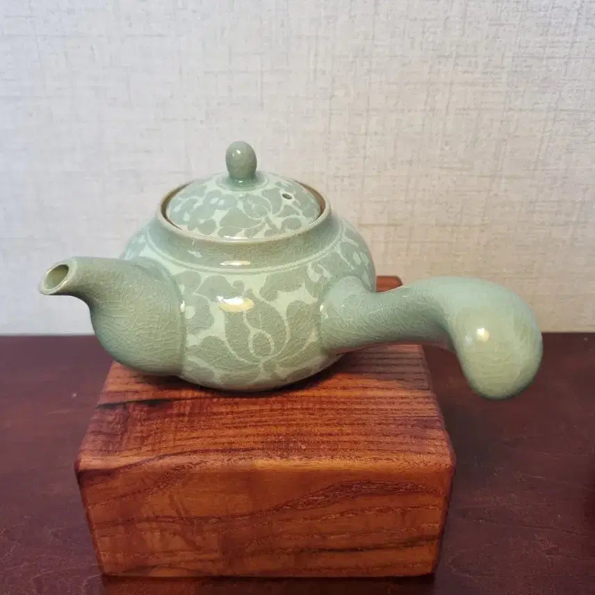 [BUNJANG] Yerim Ceramic Celadon Peony Design Tea Set / [예림도예 작품] 청자 모란문 3인 다관 공도배 다기세트