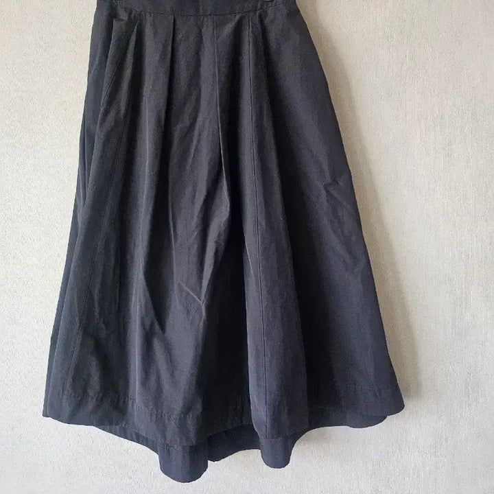 [BUNJANG] Vernis Black Asymmetric Skirt / 2022.베르니스)백밴딩 언발란스 스커트