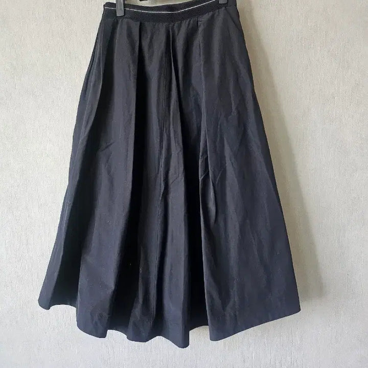 [BUNJANG] Vernis Black Asymmetric Skirt / 2022.베르니스)백밴딩 언발란스 스커트