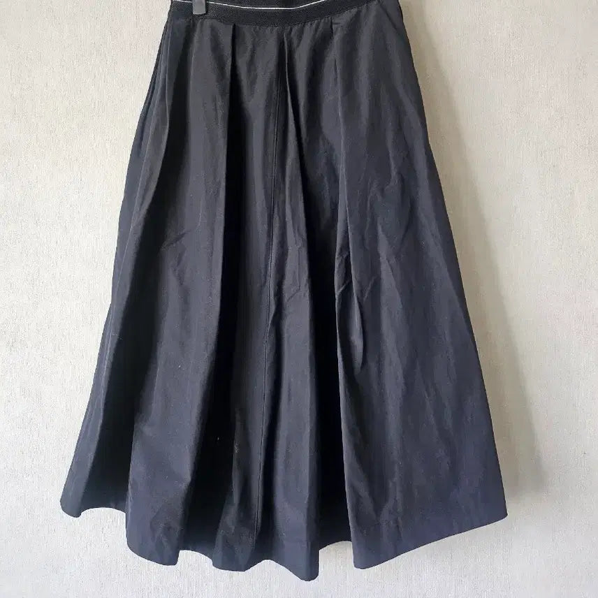 [BUNJANG] Vernis Black Asymmetric Skirt / 2022.베르니스)백밴딩 언발란스 스커트