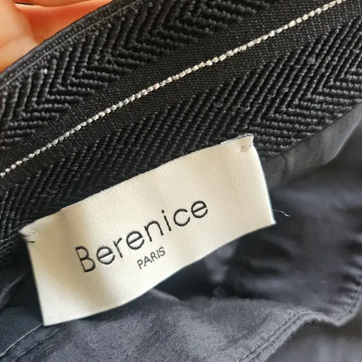 [BUNJANG] Vernis Black Asymmetric Skirt / 2022.베르니스)백밴딩 언발란스 스커트