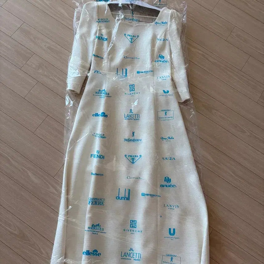 [BUNJANG] Flohm Heart Neck 7-Part Sleeve Dress / 플로움 하트넥 7부 소매 원피스