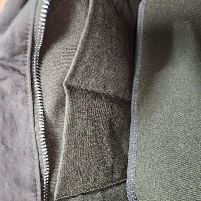 [BUNJANG] 98℃ Oat Nylon Shoulder Bag / 98도씨 oat 나일론 숄더백 카키색