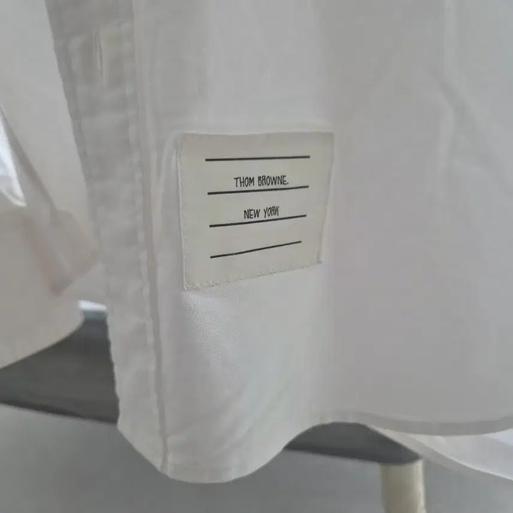 [BUNJANG] Thom Browne White Hidden Button-Down Shirt / 톰브라운 화이트 히든 셔츠