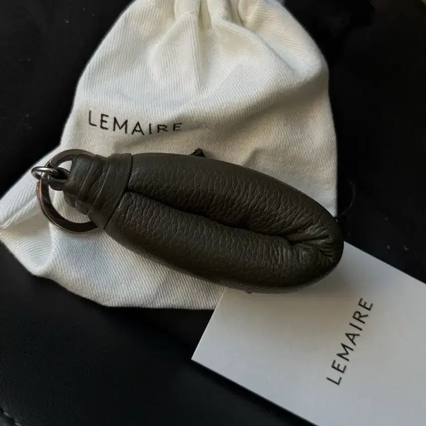 [SOLD OUT] 르메르 키링 다크 모스 색상