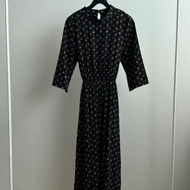 [BUNJANG] Black Floral High-Neck Long Dress / 블랙 플라워 하이넥 롱 원피스