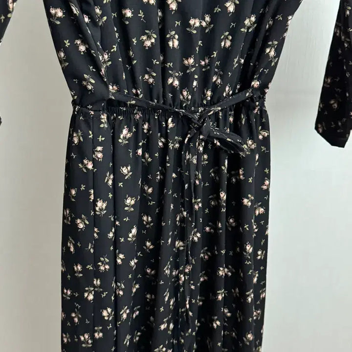 [BUNJANG] Black Floral High-Neck Long Dress / 블랙 플라워 하이넥 롱 원피스