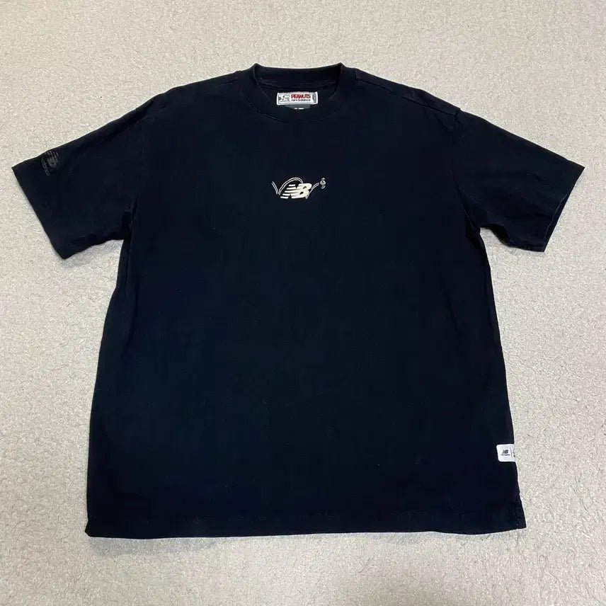 [BUNJANG] New Balance Peanuts Short Sleeve T-shirt Black (M) / 뉴발란스 X 피너츠 반팔 티셔츠 블랙 m 95
