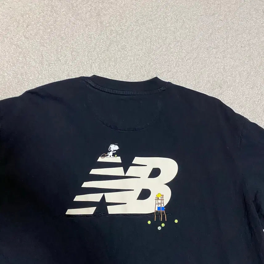 [BUNJANG] New Balance Peanuts Short Sleeve T-shirt Black (M) / 뉴발란스 X 피너츠 반팔 티셔츠 블랙 m 95