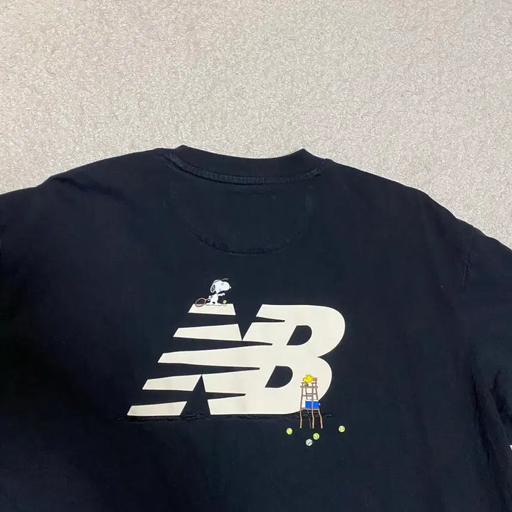[BUNJANG] New Balance Peanuts Short Sleeve T-shirt Black (M) / 뉴발란스 X 피너츠 반팔 티셔츠 블랙 m 95