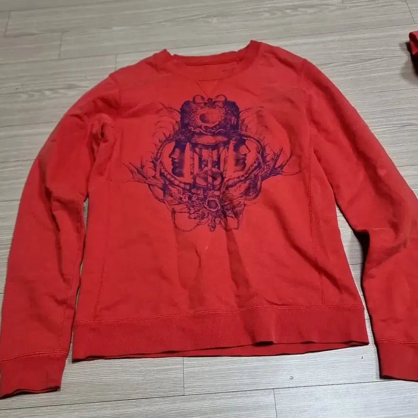 [BUNJANG] Balenciaga Red Printed Sweatshirt / 발렌시아가 11~12s 레드 프린팅 맨투맨 티셔츠(95-100)