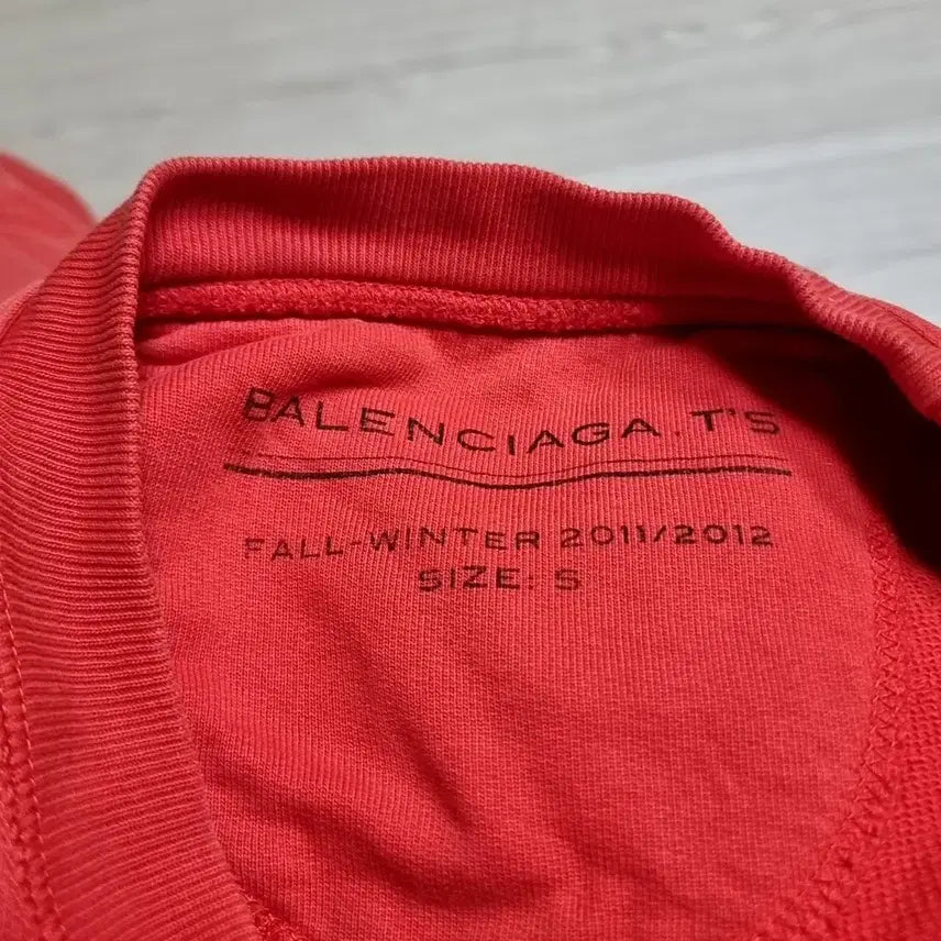 [BUNJANG] Balenciaga Red Printed Sweatshirt / 발렌시아가 11~12s 레드 프린팅 맨투맨 티셔츠(95-100)