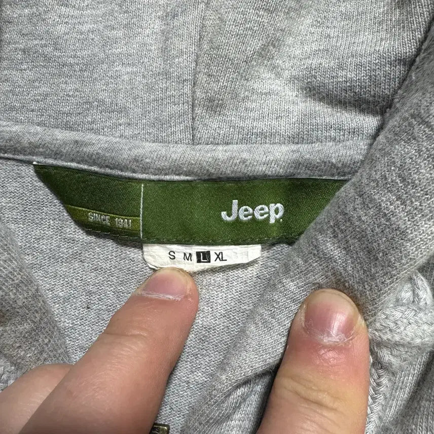 [BUNJANG] Jeep Embroidered Patch Hoodie Zip-up / 지프 자수 와펜 후드집업