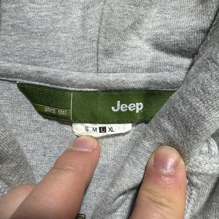 [BUNJANG] Jeep Embroidered Patch Hoodie Zip-up / 지프 자수 와펜 후드집업