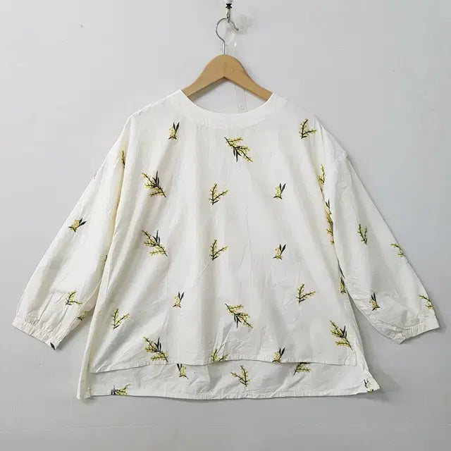 [SOLD OUT] COF 미모사 꽃자수 블라우스
